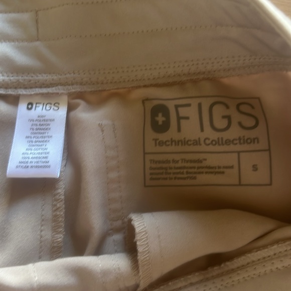 FIGS Limited Edition Scrubs - Picture 3 of 4